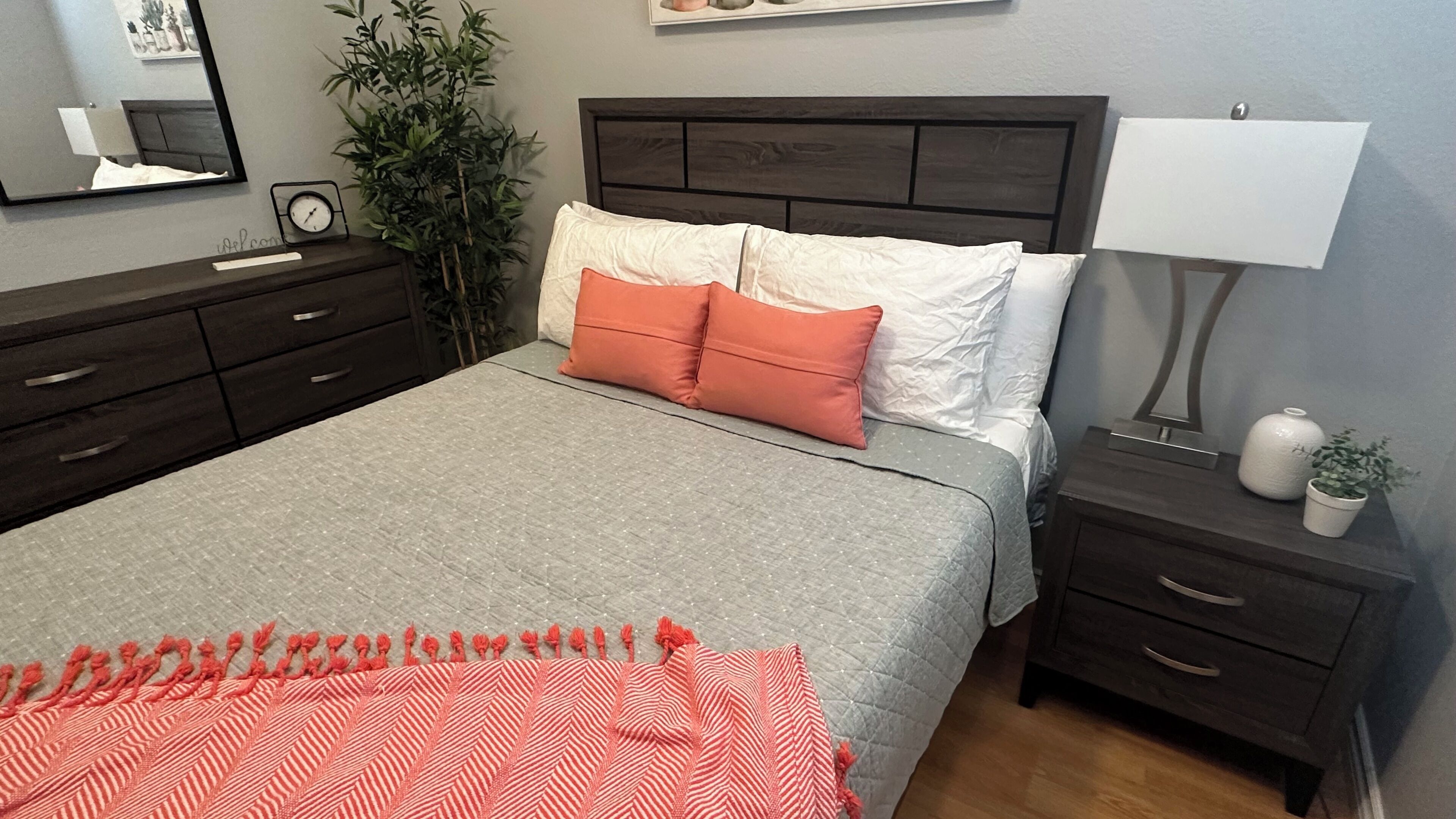 2 chambres, fer et planche à repasser, Wi-Fi, draps fournis