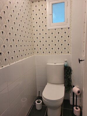 Shower, hair dryer, towels, toilet paper