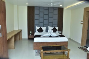 华丽双人房, 1 张特大床, 私人浴室, 花园景观 | 埃及棉床单、高档床上用品、加厚床垫、免费 WiFi