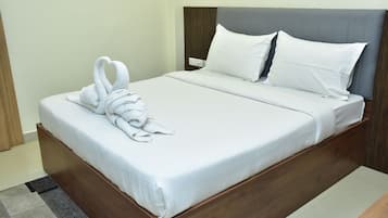 Standard Room | Bathroom | Shower, rainfall showerhead, towels, soap