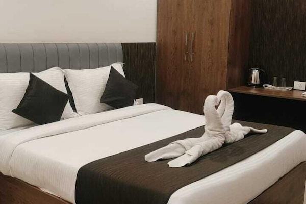 Deluxe Double Room, 1 King Bed, Private Bathroom, Garden View | Egyptian cotton sheets, premium bedding, pillow-top beds, free WiFi