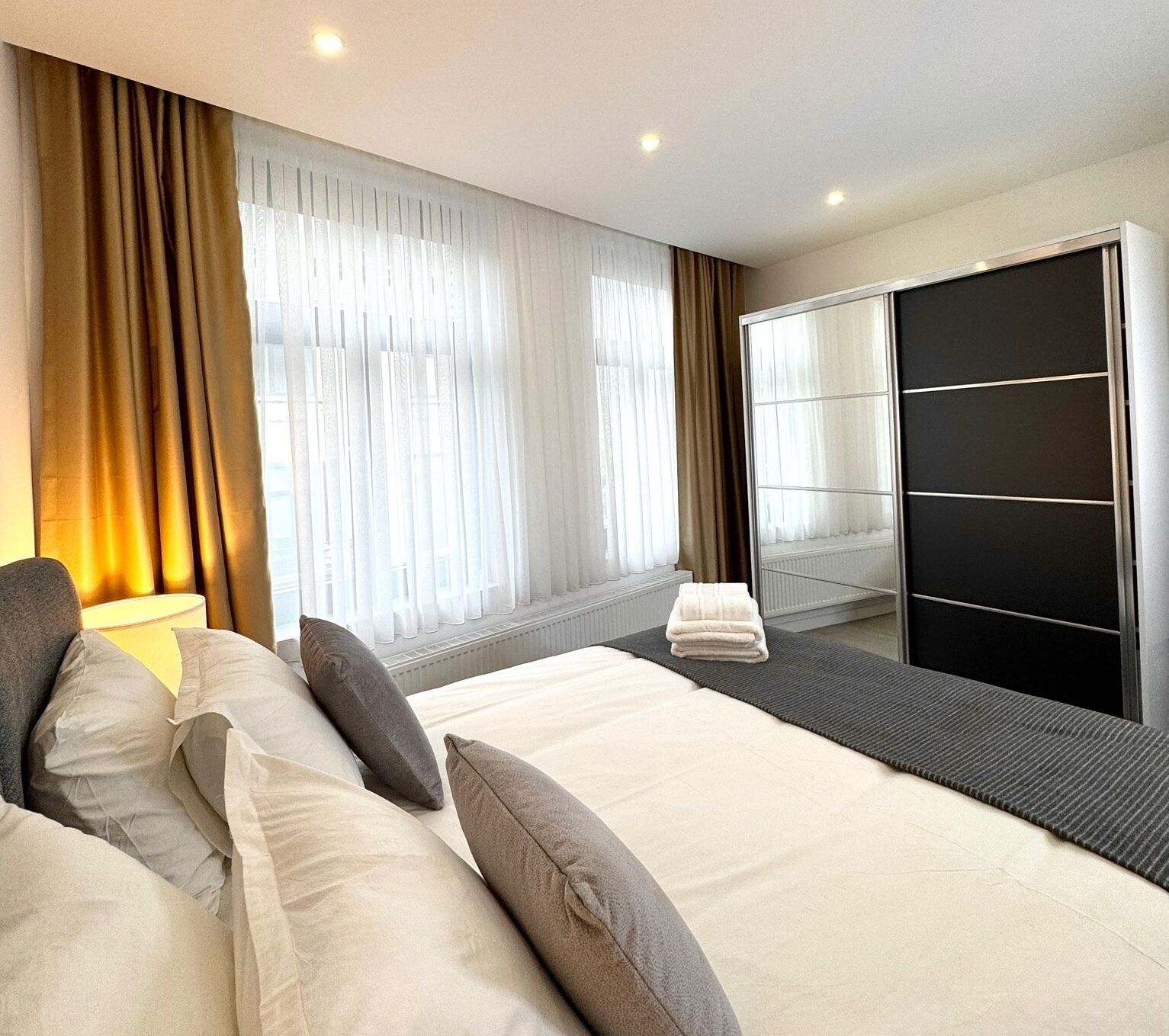 2 chambres, fer et planche à repasser, Wi-Fi, draps fournis