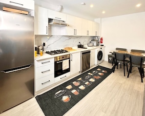 ميكروويف، فرن، موقد طهي مسطح، غسالة أطباق