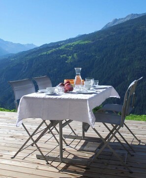 屋外ダイニングエリア