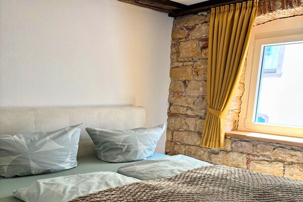 2 bedrooms, iron/ironing board, free WiFi