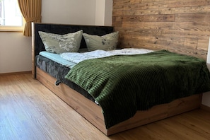 2 Schlafzimmer, Bügeleisen/Bügelbrett, kostenloses WLAN
