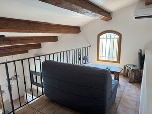 Télévision, cheminée