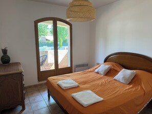 4 chambres, fer et planche à repasser, lit parapluie, Wi-Fi gratuit