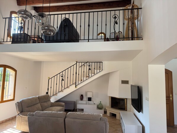 Télévision, cheminée