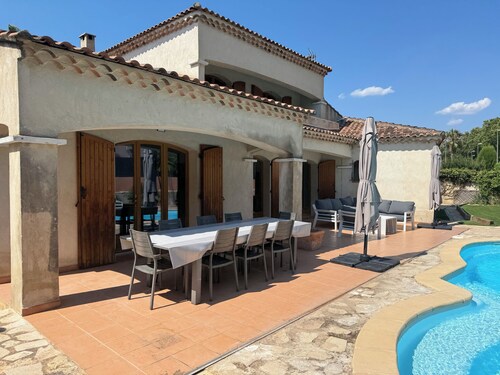 Ideal villa between beach and village