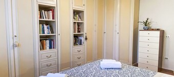 Beautiful private villa for 11 guests with private pool, hot tub, WIFI, TV, patio and pets allowed