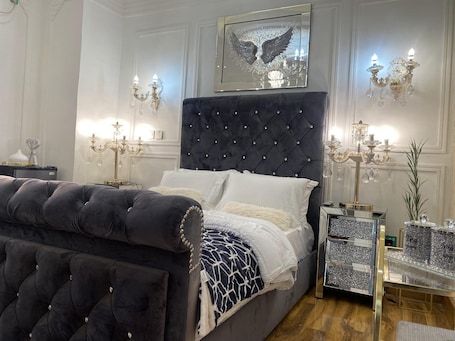 Iron/ironing board, Internet, bed sheets. 5 Start luxury rooms with presidential Comfort well equipped