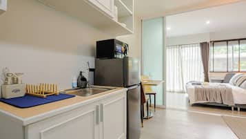 Fridge, microwave, toaster, cookware/dishes/utensils