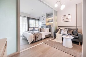 1 bedroom, iron/ironing board, Internet, bed sheets - 1 BR 5 Mins BTS Bearing 7-11 and Lotus (Tambon Sam Rong Nua)