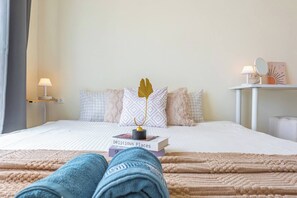 2 bedrooms, iron/ironing board, internet, bed sheets