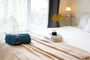 2 bedrooms, iron/ironing board, internet, bed sheets - 2BR 7 Mins walk to BTS Bill included​ (Bangkok)