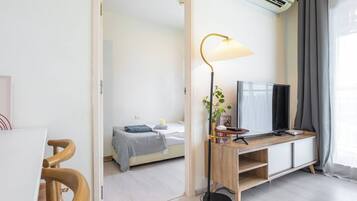 2 bedrooms, iron/ironing board, Internet, bed sheets