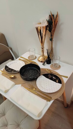 Dining - Condo resort BTS Punnawithi Bill​ included​ (Bangkok​)