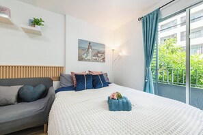 Iron/ironing board, Internet, bed sheets