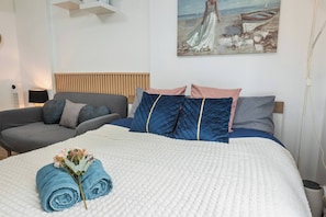 Iron/ironing board, internet, bed sheets, wheelchair access