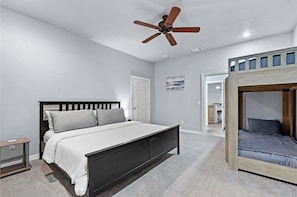 5 habitaciones, tabla de planchar con plancha, wifi y ropa de cama