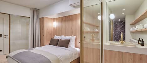 2 sovrum, skrivbord, strykjärn/strykbräda och sängkläder