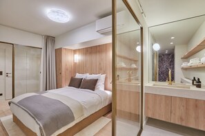 2 slaapkamers, een bureau, een strijkplank/strijkijzer, beddengoed