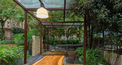 Heinemann Hotel Sunny King Room without Bathtub B308— with a jacuzzi and a local