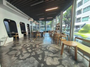 Dining - Modern Bangkok Apartment with Pool & Fitness (Bangkok)