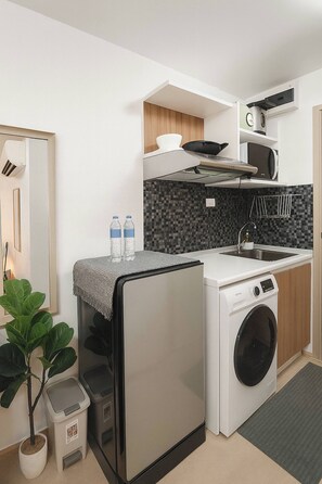 Fridge, microwave, toaster, cookware/dishes/utensils