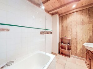 Bathroom - Au Bon Coin by Interhome (Saint Gervais)
