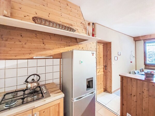 Fridge, microwave, oven, cookware/dishes/utensils