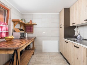 Réfrigérateur, micro-ondes, four, lave-vaisselle