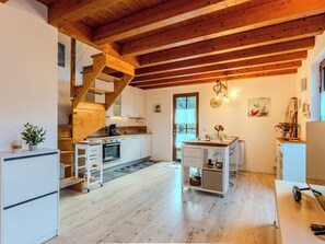 Fridge, oven, cookware/dishes/utensils - Bellavista by Interhome (Osteno)
