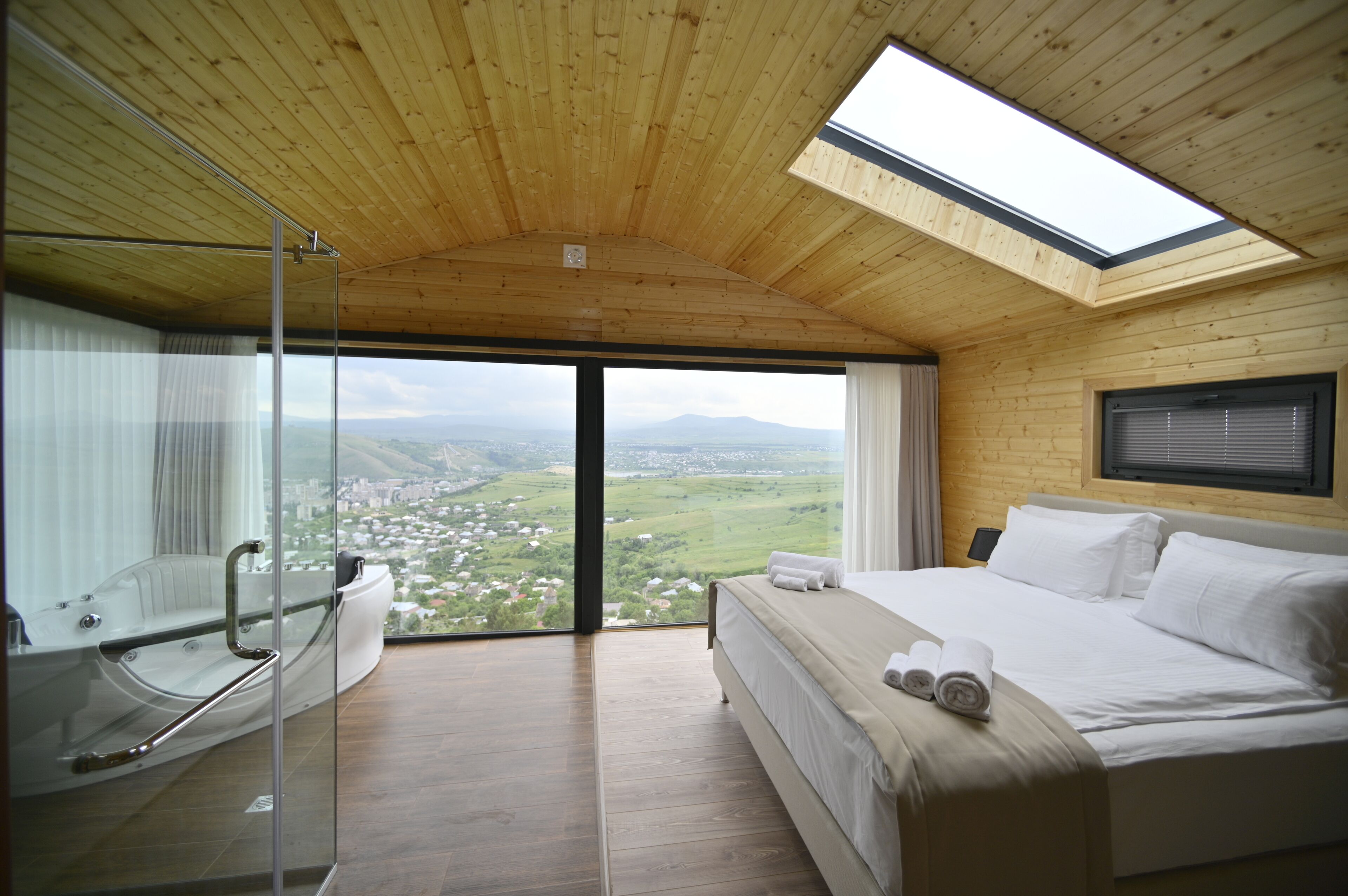 Cortinas blackout y sistema de insonorización 