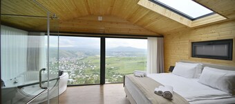 Stonehenge Hotel & Restaurant