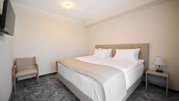 Suite | Blackout drapes, iron/ironing board, free WiFi, wheelchair access