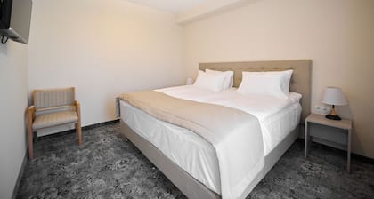 Stonehenge Hotel & Restaurant