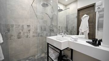 Standard Double or Twin Room, Mountain View | Bathroom