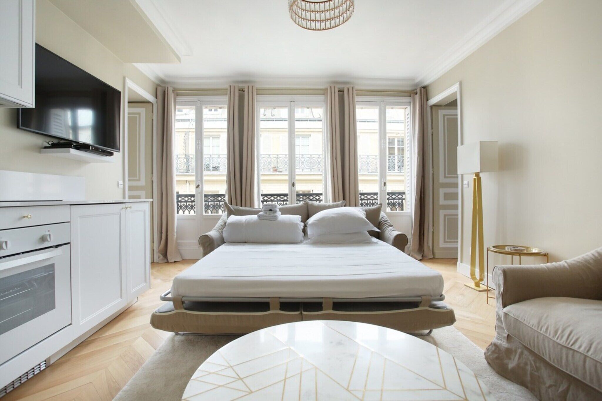 4 bedrooms, desk, iron/ironing board, bed sheets