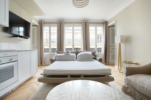 4 soverom, skrivebord, strykejern/-brett og sengetøy