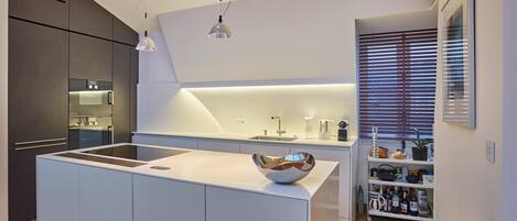 Réfrigérateur, four, plaque de cuisson, lave-vaisselle