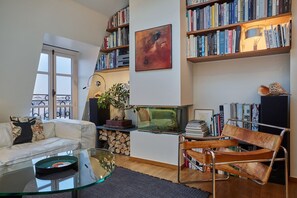 Smart TV, stereo, offices