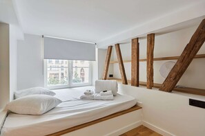 2 bedrooms, iron/ironing board, travel cot, Internet - Charming Duplex Loft - Paris City Center (Paris)