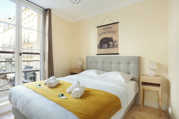 Desk, iron/ironing board, travel cot, bed sheets