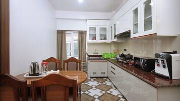 Desk, laptop workspace, free WiFi