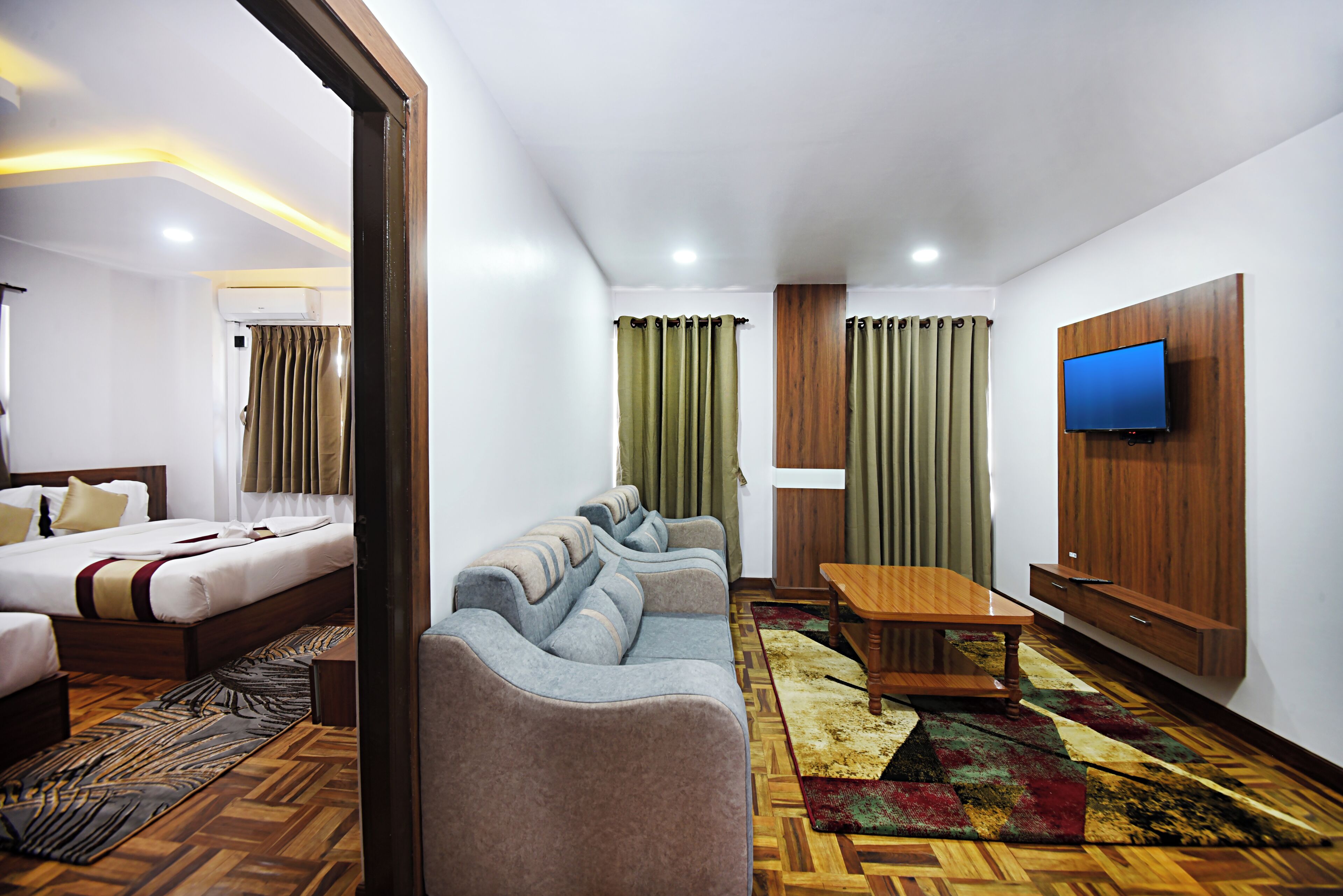 Desk, laptop workspace, free WiFi