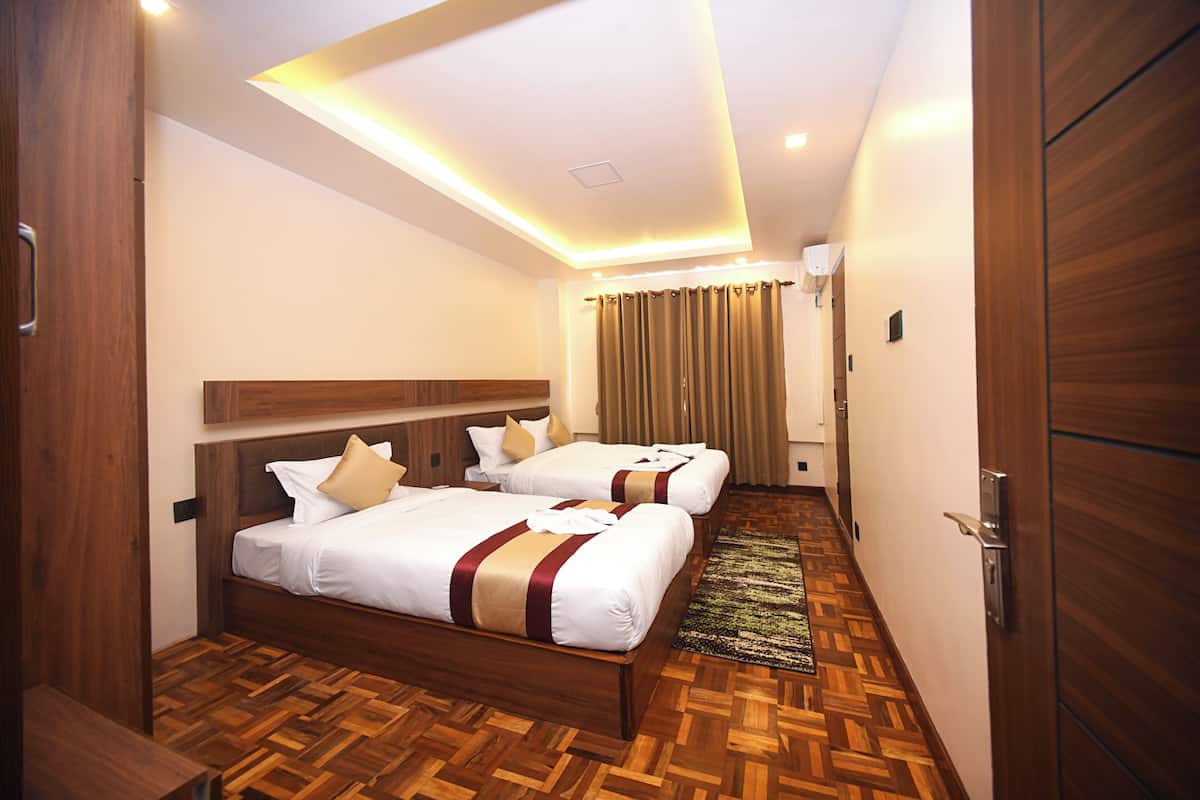 Executive Apartment, 3 Bedrooms, City View | Desk, laptop workspace, soundproofing, WiFi (free)