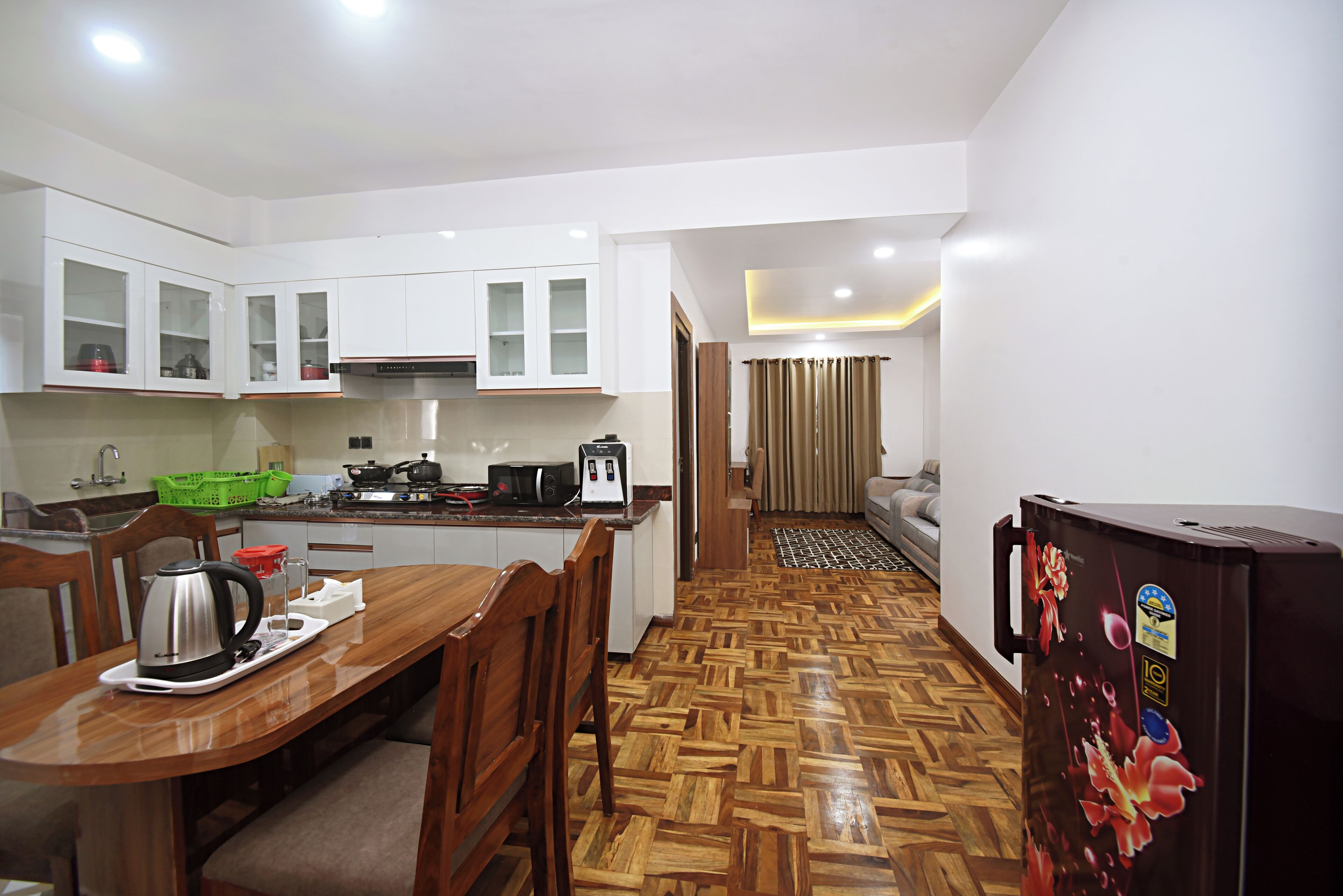 Escritorio, espacio para trabajar con un portátil, wifi gratis