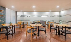 Restaurant - Treebo Novis Stayz (Noida)